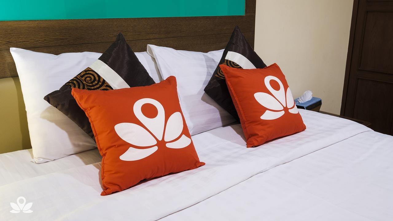 Zen Rooms Silom 12 Bangkok Ngoại thất bức ảnh