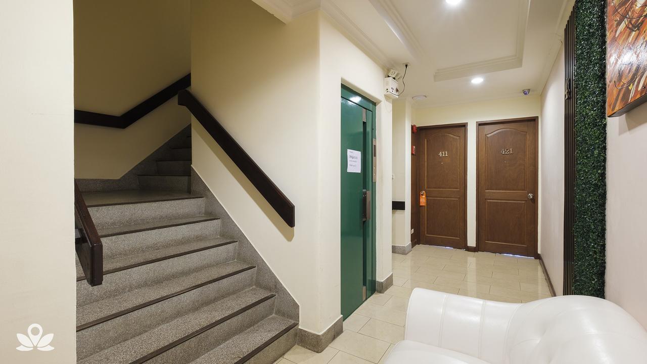 Zen Rooms Silom 12 Bangkok Ngoại thất bức ảnh