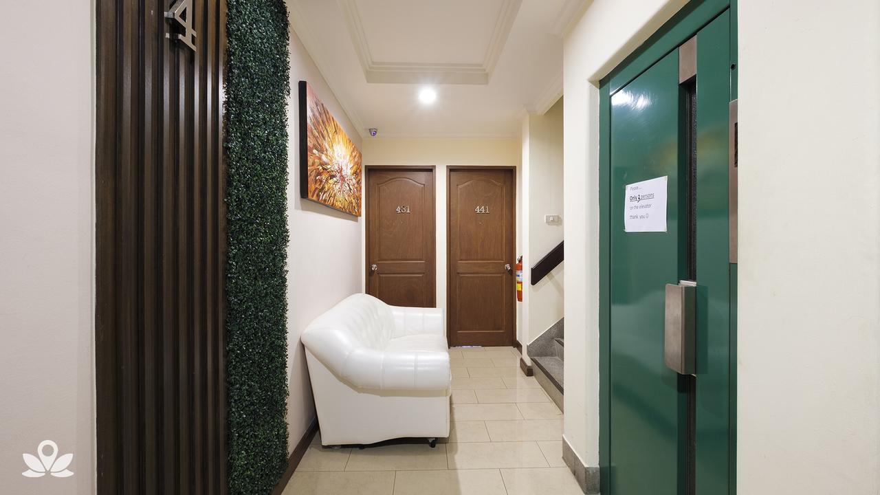 Zen Rooms Silom 12 Bangkok Ngoại thất bức ảnh
