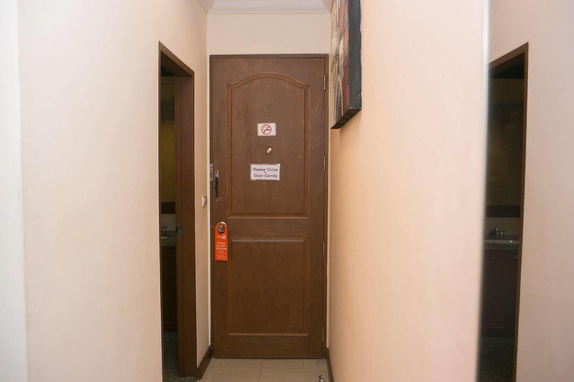 Zen Rooms Silom 12 Bangkok Ngoại thất bức ảnh
