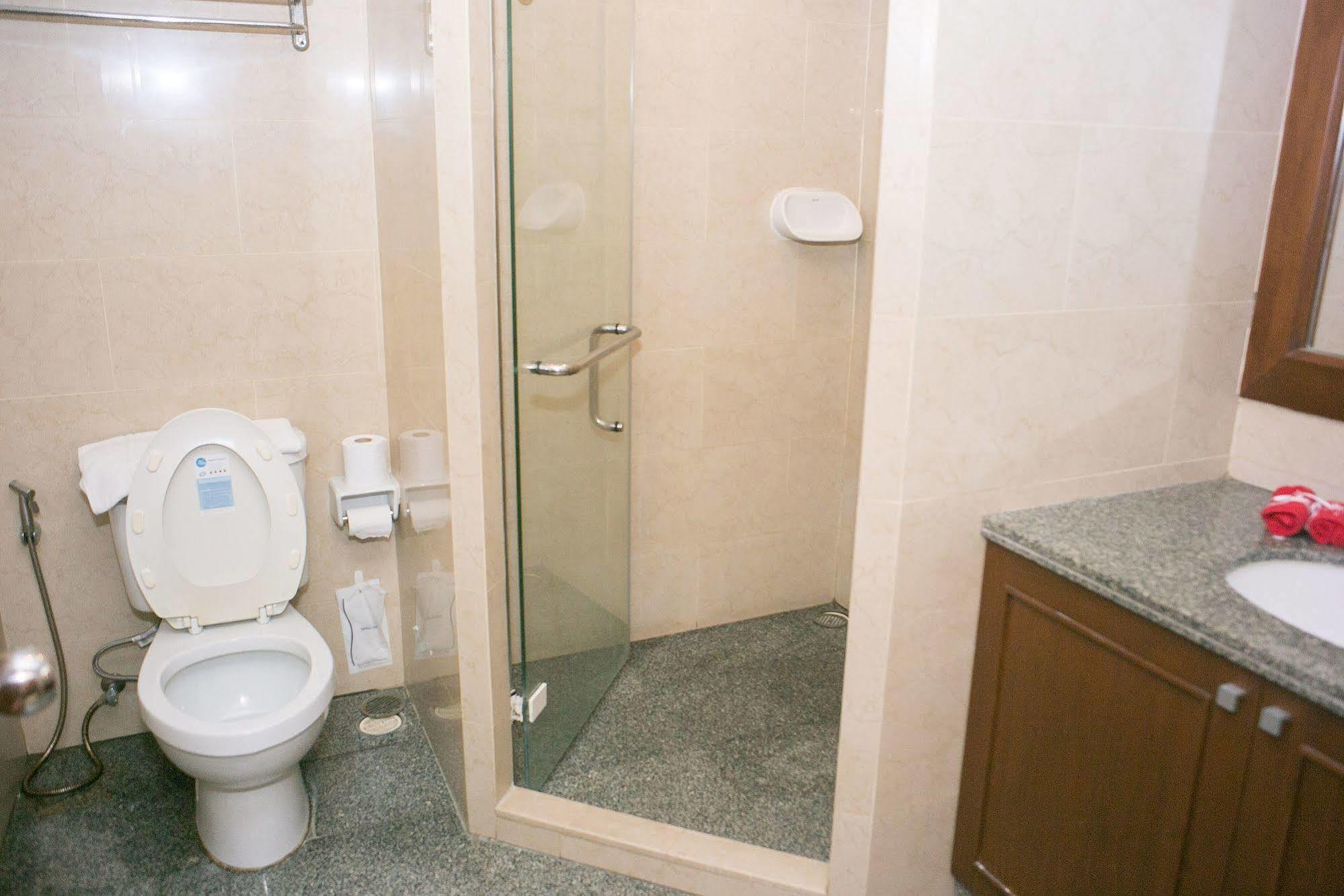 Zen Rooms Silom 12 Bangkok Ngoại thất bức ảnh