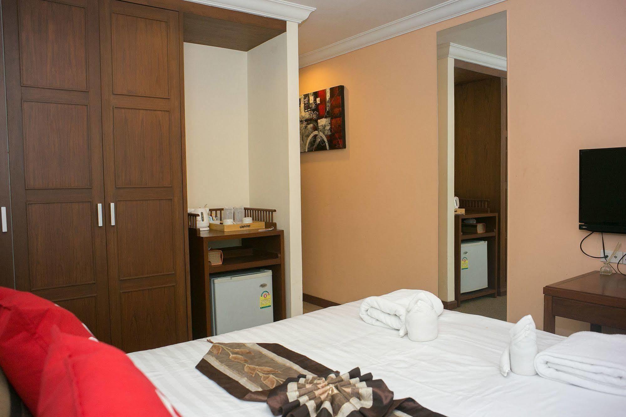 Zen Rooms Silom 12 Bangkok Ngoại thất bức ảnh