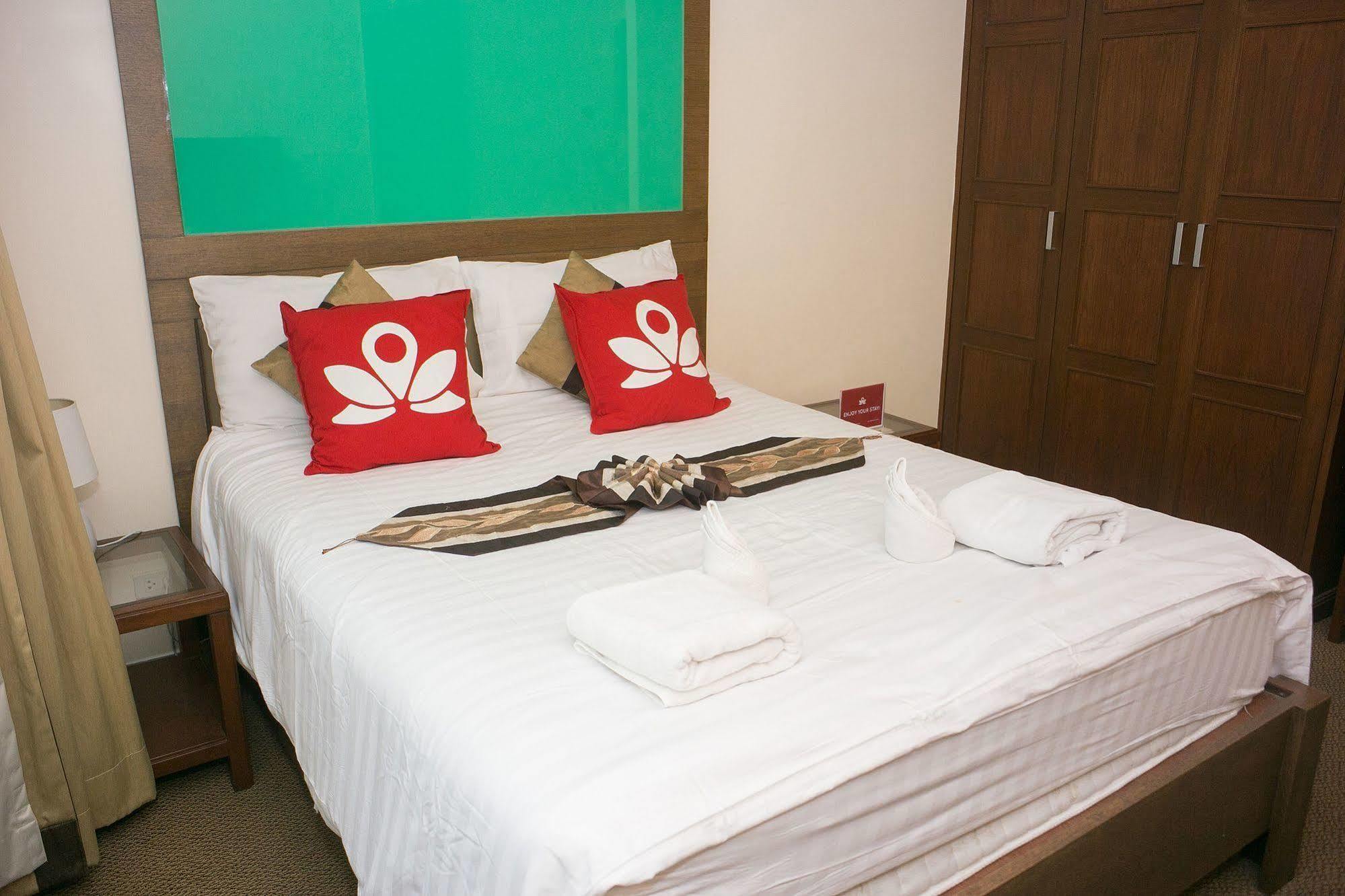 Zen Rooms Silom 12 Bangkok Ngoại thất bức ảnh